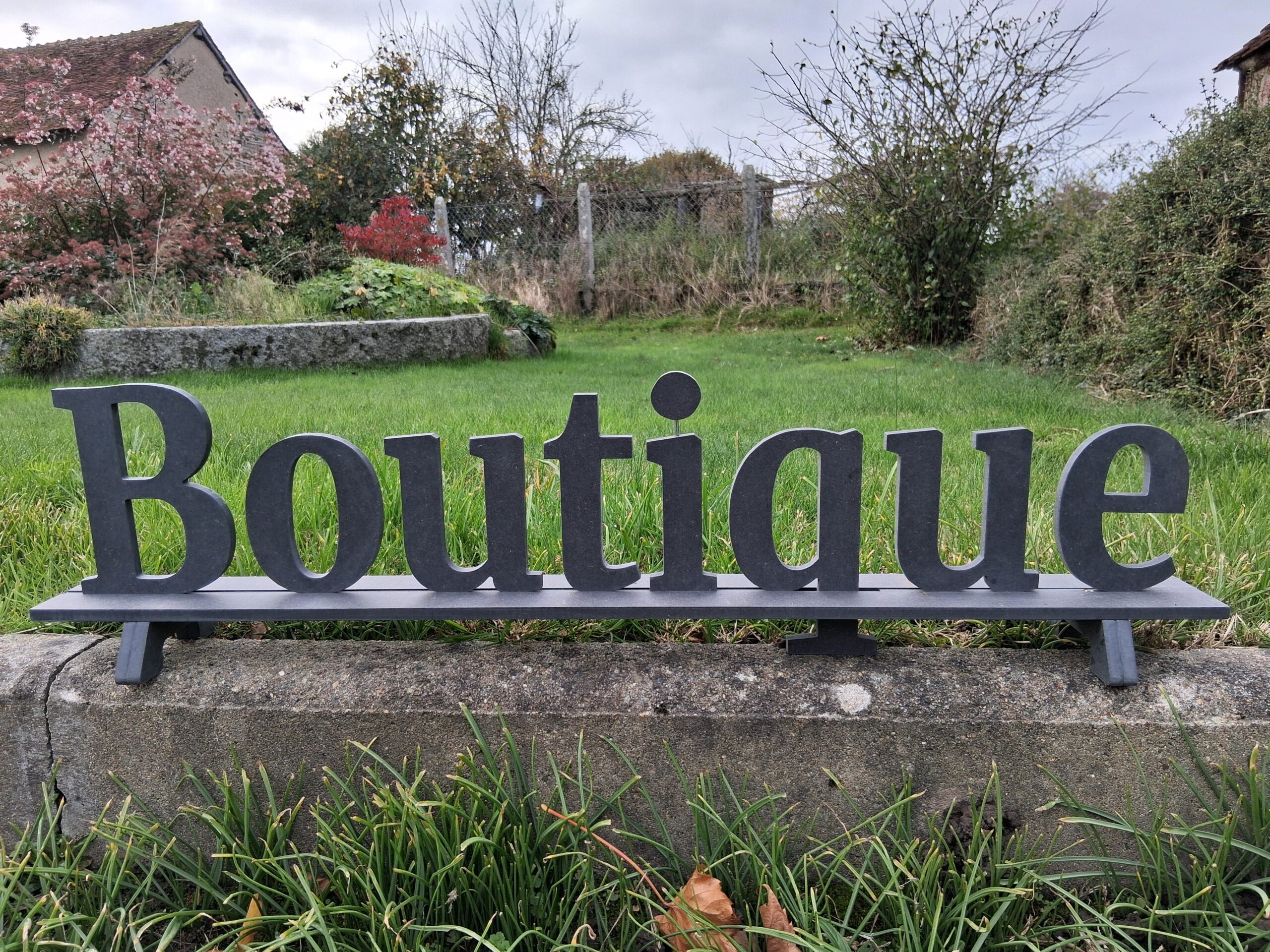 Réalisation de lettrages pour la Maison de Fer, ville de Poissy.